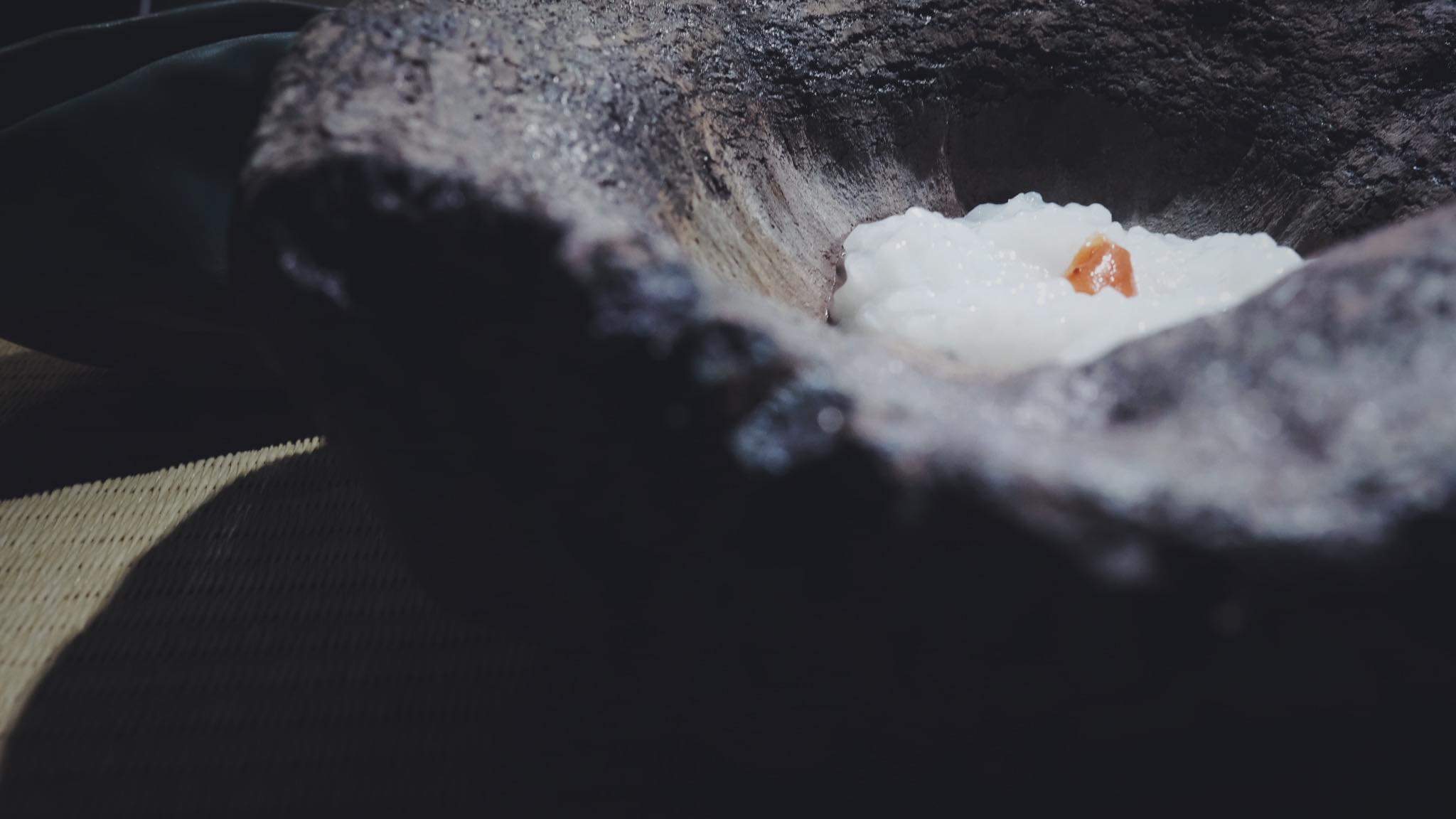 Porridge with plum sauce on volcanic bowl photo by 成導 