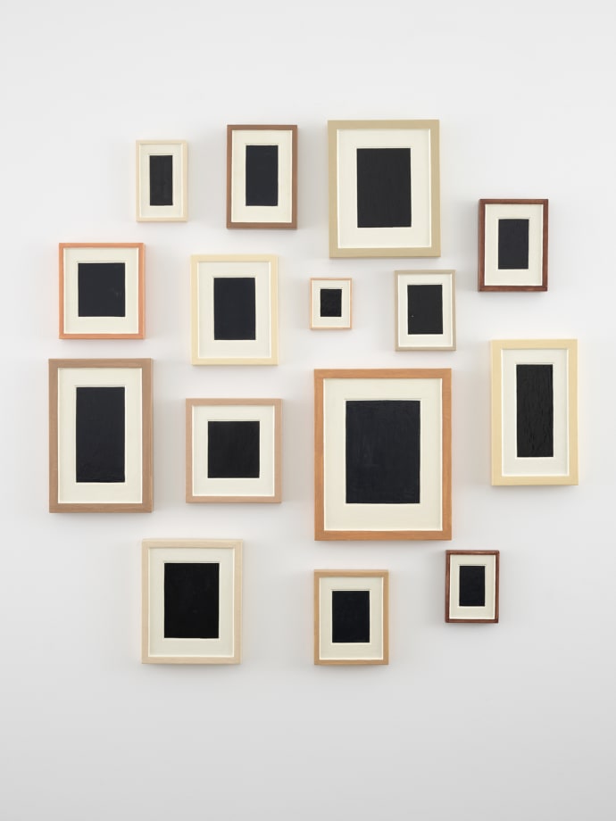         Fifteen Plaster Surrogates, 1983 – 1985, Allan McCollum, Miami Beach 2019, Galerie Thomas Schulte.