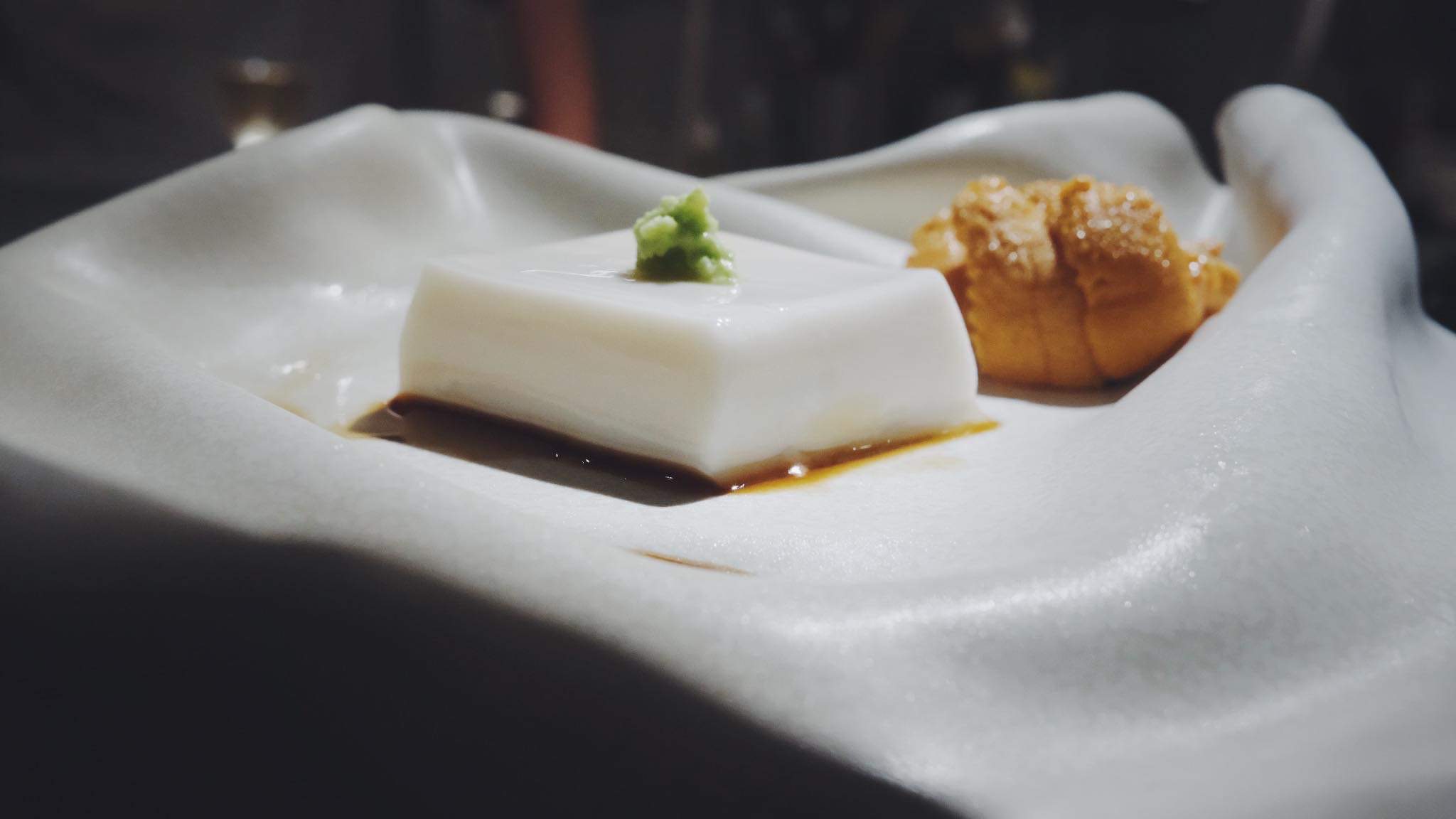 Goma tofu with uni photo by 成導 plate by Evans Kao