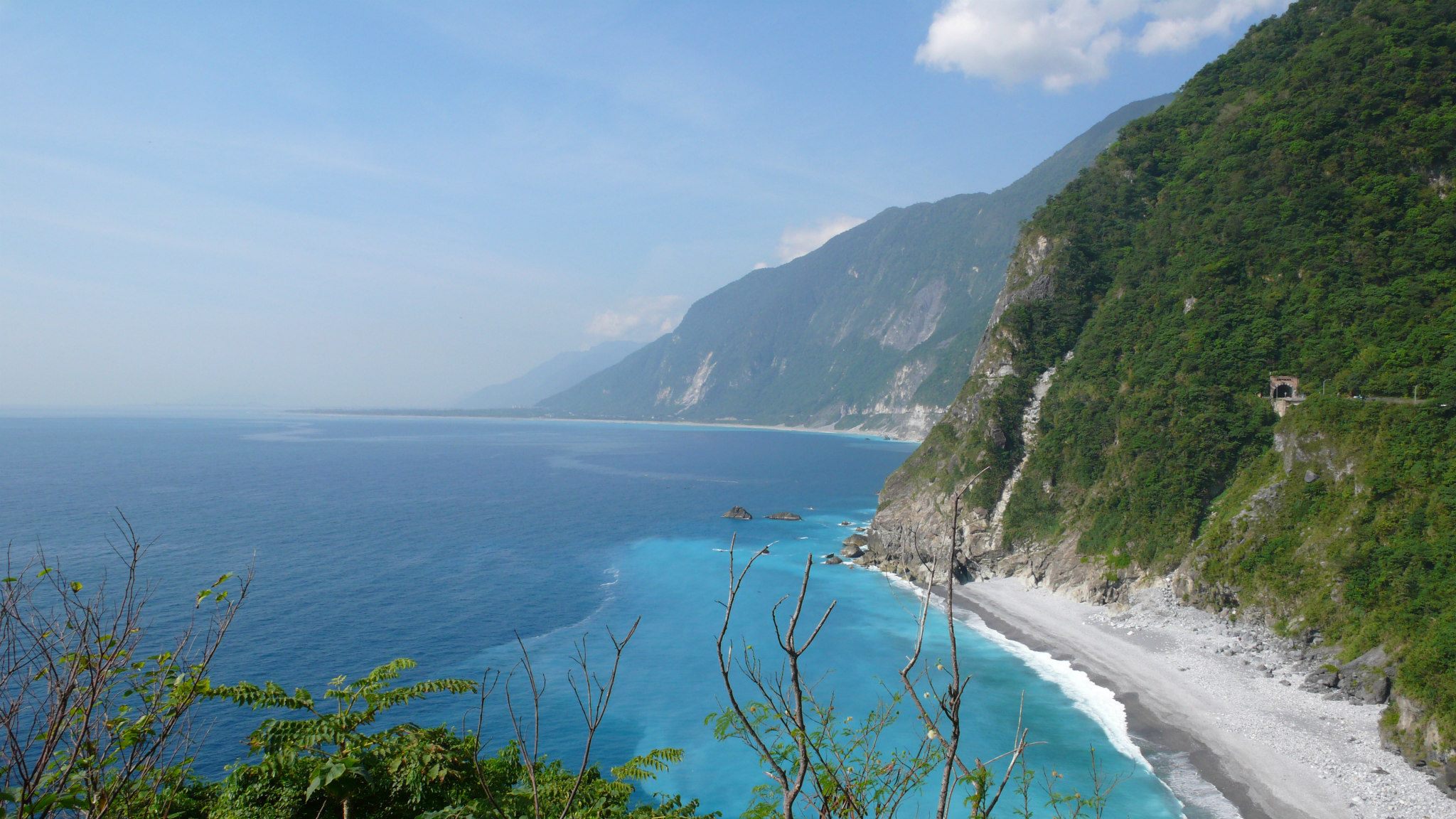 Ch'ing-shui Cliff of Hualien, Taitung, Taiwan (Photo courtesy of the author, 2013). Taitung is also featued in the description of  “Moonlit Sea”.